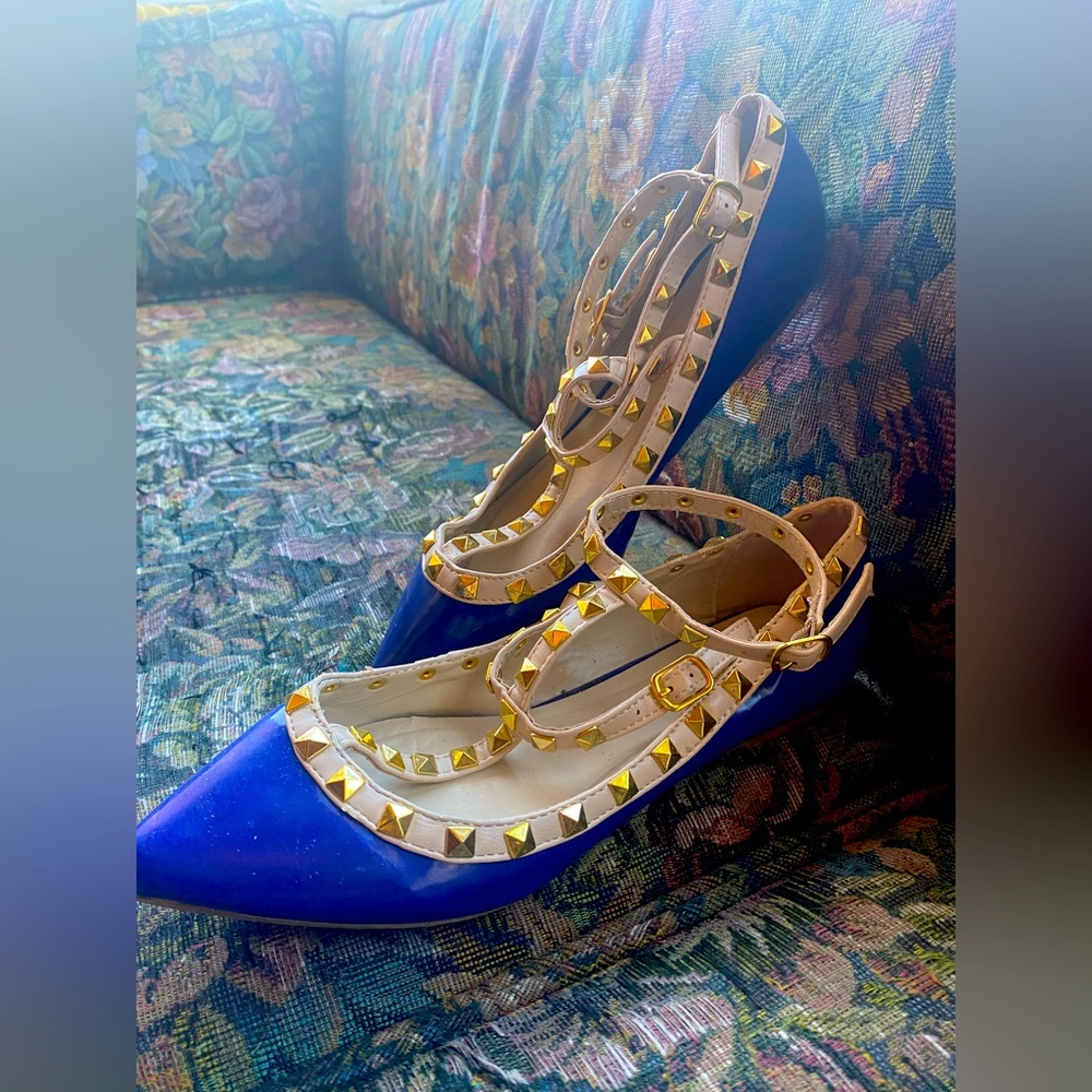 Chic Studded Gold Metal Blue Cobalt Lux Ballet Flats (8) Great Condition, Ankle
